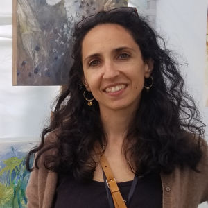 <p>Diplômée en enseignement des arts à Concordia, Carine Génadry vit à Saint-Calixte. Elle explore l’impression sur plaque de gel, utilisant des plantes locales à l’acrylique. Sa démarche artistique, centrée sur la connexion à la nature, s’enrichit de son expérience auprès de jeunes et d’adultes aux besoins particuliers.</p>
<p>Consultez son <a href="https://carinegenadry.com/" target="_blank" rel="noopener">site Web</a> ou sa <a href="https://www.instagram.com/carinegenadryart/" target="_blank" rel="noopener">page Instagram</a></p>
<p><img src="http://199.115.124.215/uploads/_PHOTOS_SECTIONS/symposium/artistes_2025/CarineGenadry.jpg" alt="CarineGenadry.jpg (30 KB)" width="300" height="300" /></p>