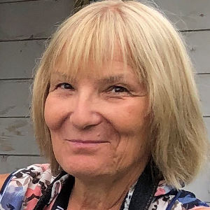 <p>Guylaine Ruel adopte une approche réaliste, mettant en lumière la nature et les animaux, sujets centraux de son art. Elle privilégie l’huile, peignant à partir de ses propres photographies capturées lors de randonnées. Ses œuvres, empreintes de simplicité et d’authenticité, reflètent la beauté et l’émotion du monde naturel.</p>
<p>Consultez sa <a href="https://www.instagram.com/guylaineruel_art/" target="_blank" rel="noopener">page Instagram</a></p>
<p><img src="http://199.115.124.215/uploads/_PHOTOS_SECTIONS/symposium/artistes_2025/GuylaineRuel.jpg" alt="GuylaineRuel.jpg (26 KB)" width="300" height="300" /></p>
