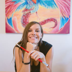 <p>Québécoise-Autrichienne, Lisa Stock est une artiste multidisciplinaire spirituelle. Ses œuvres vibrantes explorent l’âme, l’énergie et la conscience à travers silhouettes lumineuses, symboles sacrés et compositions intuitives. Inspirée par la méditation, elle intègre parfois sons, cristaux et astres, créant des portails vers le sacré et la lumière intérieure.</p>
<p>Consultez son <a href="https://www.lisastock.com/fr" target="_blank" rel="noopener">site Web</a> ou sa <a href="https://www.instagram.com/zephyra.art/" target="_blank" rel="noopener">page Instagram</a></p>
<p><img src="http://199.115.124.215/uploads/_PHOTOS_SECTIONS/symposium/artistes_2025/LisaStock.jpg" alt="LisaStock.jpg (33 KB)" width="300" height="300" /></p>