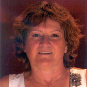 <p>Louise Riendeau découvre sa passion adolescente, puis approfondit l’aquarelle auprès de Viola Goupil et à l’UQAM. Inspirée par la nature, les paysages, les villages et les oiseaux, elle privilégie les bleus, ambres et verts. Membre de galeries à Montréal, elle exprime émotions et souvenirs à travers des compositions lumineuses et sensibles.</p>
<p>Consultez son<a href="https://louiseriendeau.wixsite.com/louiseaquarelliste" target="_blank" rel="noopener"> site Web</a></p>
<p><img src="http://199.115.124.215/uploads/_PHOTOS_SECTIONS/symposium/artistes_2025/LouiseRiendeau.jpg" alt="LouiseRiendeau.jpg (24 KB)" width="300" height="300" /></p>