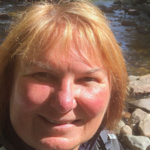 <p>Renée Ruel pratique la peinture depuis près de 30 ans, d’abord à l’huile puis à l’acrylique. Elle perfectionne sa technique à travers divers ateliers et apprécie explorer de nouvelles énergies picturales. Paysages, personnages et souvenirs de voyage émergent sous ses pinceaux, offrant détente et expression personnelle.</p>
<p><img src="http://199.115.124.215/uploads/_PHOTOS_SECTIONS/symposium/artistes_2025/ReneeRuel.jpg" alt="ReneeRuel.jpg (36 KB)" width="300" height="300" /></p>