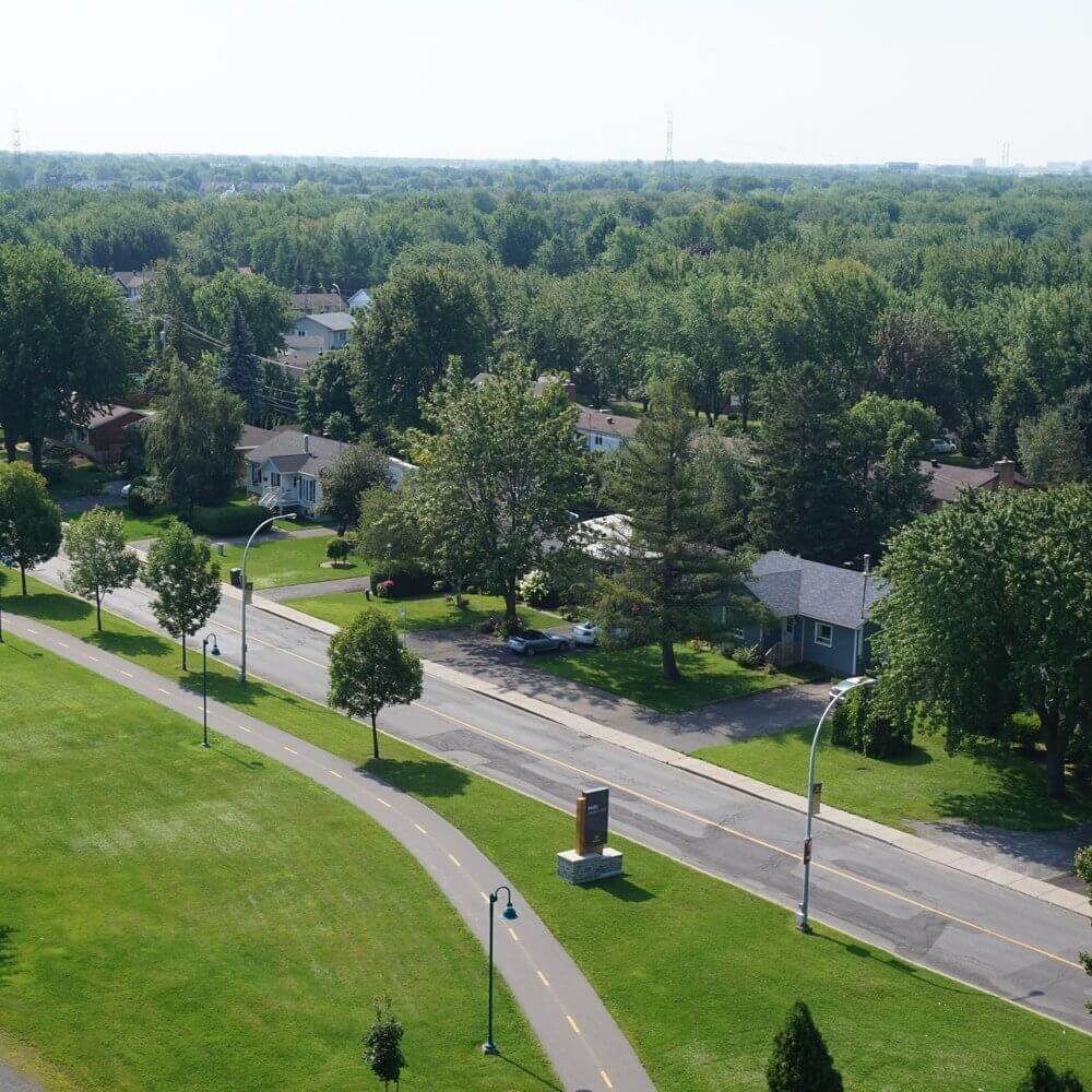 <ul>
<li>Nombre de <a href="http://199.115.124.215/parcs-et-espaces-verts" target="_blank" rel="noopener">parcs municipaux</a> : 16</li>
<li>Superficie totale des <a href="http://199.115.124.215/parcs-et-espaces-verts" target="_blank" rel="noopener">parcs</a> : 582 000 m<sup>2</sup></li>
<li><a href="http://199.115.124.215/arbres" target="_blank" rel="noopener">Arbres</a> sur emprises municipales : 17 000</li>
</ul>
